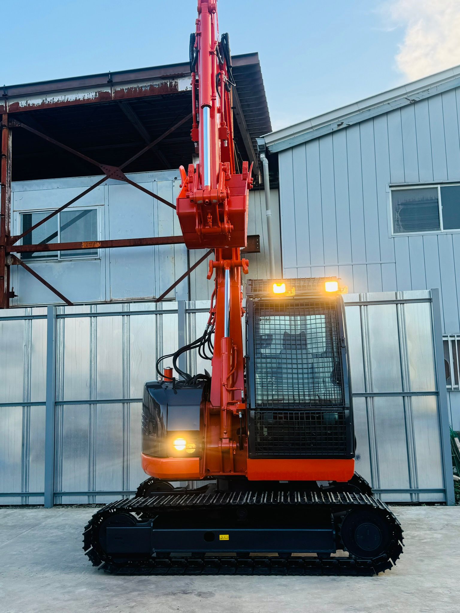 赤いミニショベル 中古建機販売