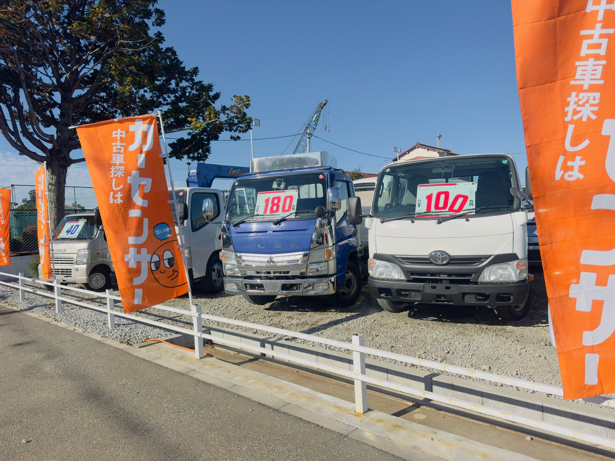 買取・販売車両が並ぶ千葉県の中古車ヤード