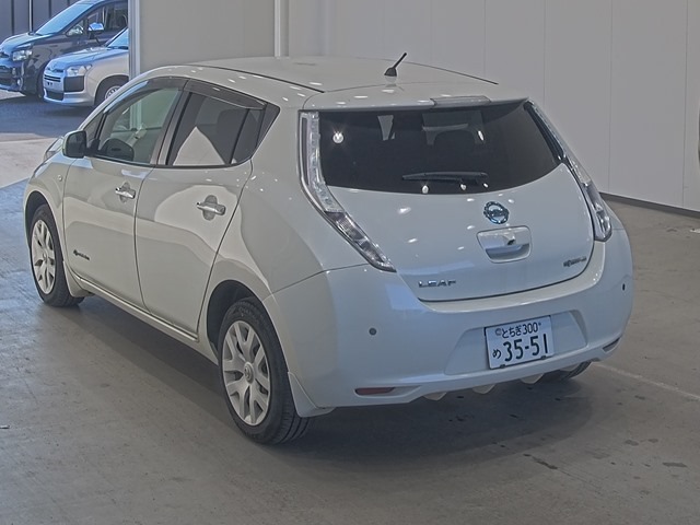Nissan Leaf X – White