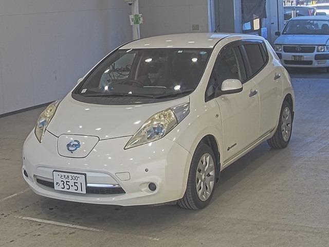 Nissan Leaf X – White