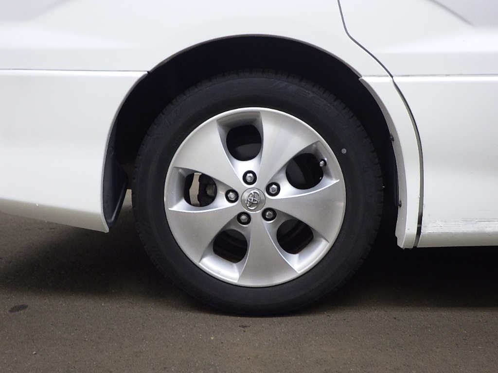 Toyota Alphard White