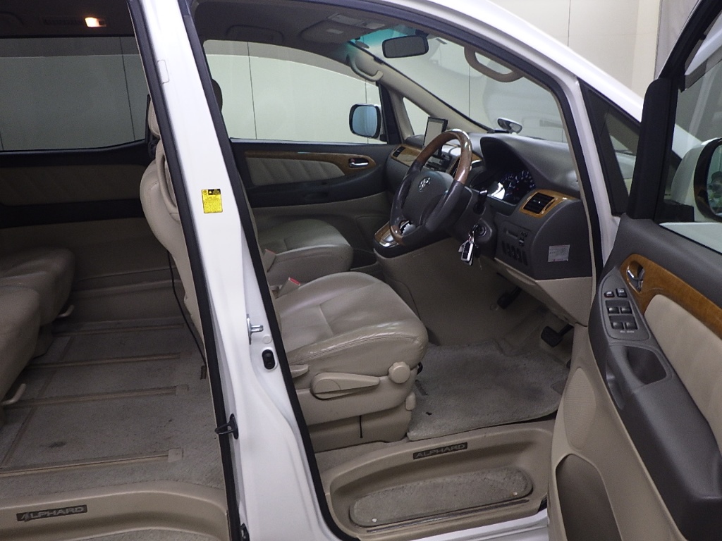 Toyota Alphard White